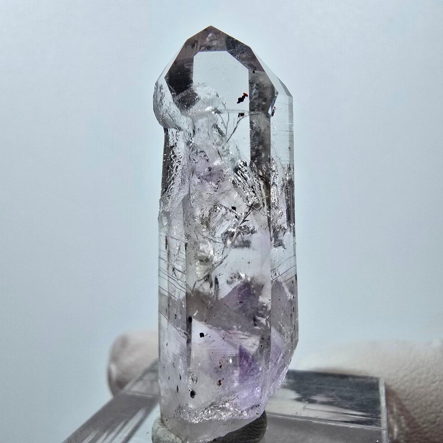 Améthyste fantôme, mine d'hématite Point Streep, Goboboseb, Namibie, 38 x 12 x 11 mm 