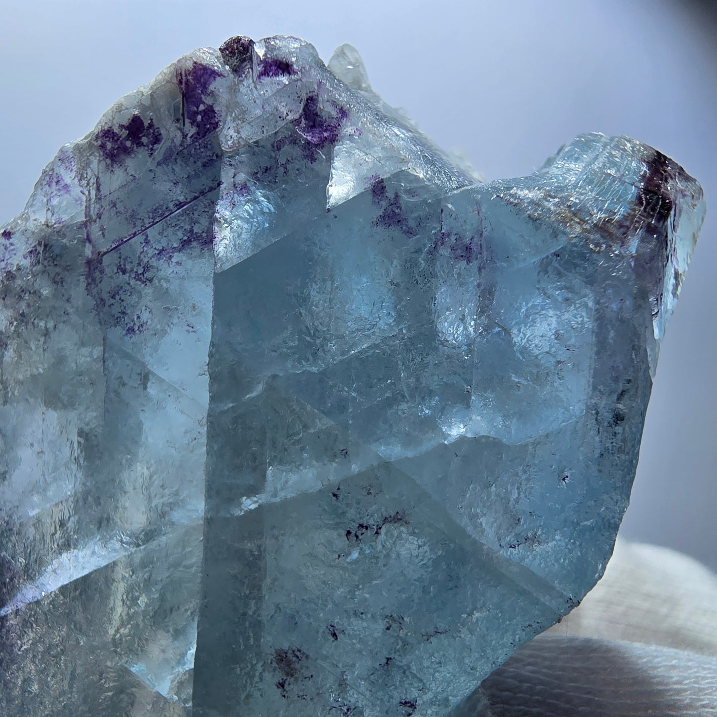 Spécimen rare de fluorite fantôme, zonal, vert violet bleu Erongo, Namibie 75*47*32mm 
