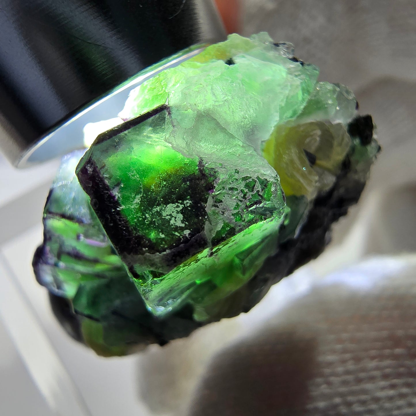 Cube de fluorite fantôme zonal, tourmaline muscovite Schörl Erongo Namibie 31*22*18mm 