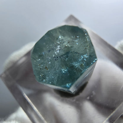 Cristal d'aigue-marine X clair rare Erongo, Namibie 17*10*7mm 