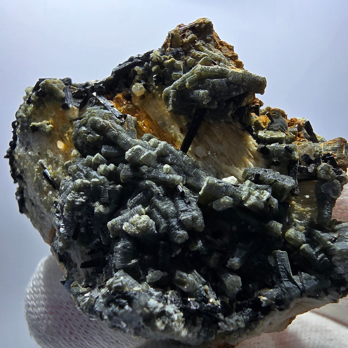 Tourmaline Schörl, muscovite, calcite UV, stade orthose Erongo, Namibie 64*56*47mm 