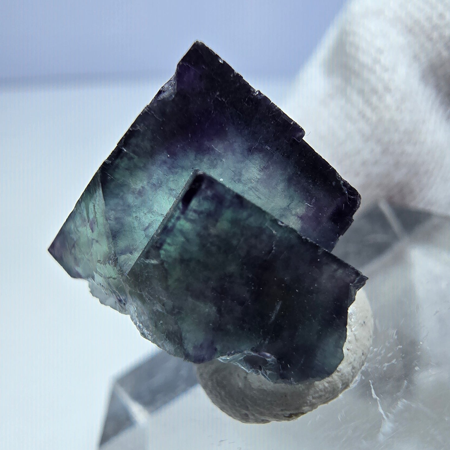 Rare spécimen de cube de fluorite fantôme, vert-violet zonal, Okorusu, Namibie, 19 x 17 x 14 mm 