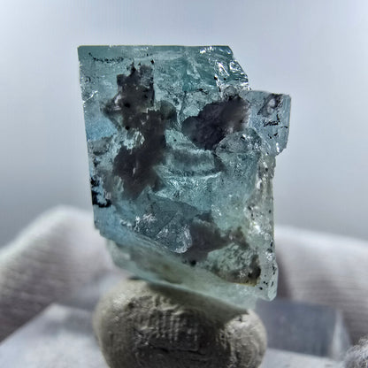 Cristal d'aigue-marine X clair rare Erongo, Namibie 24*15*12mm 