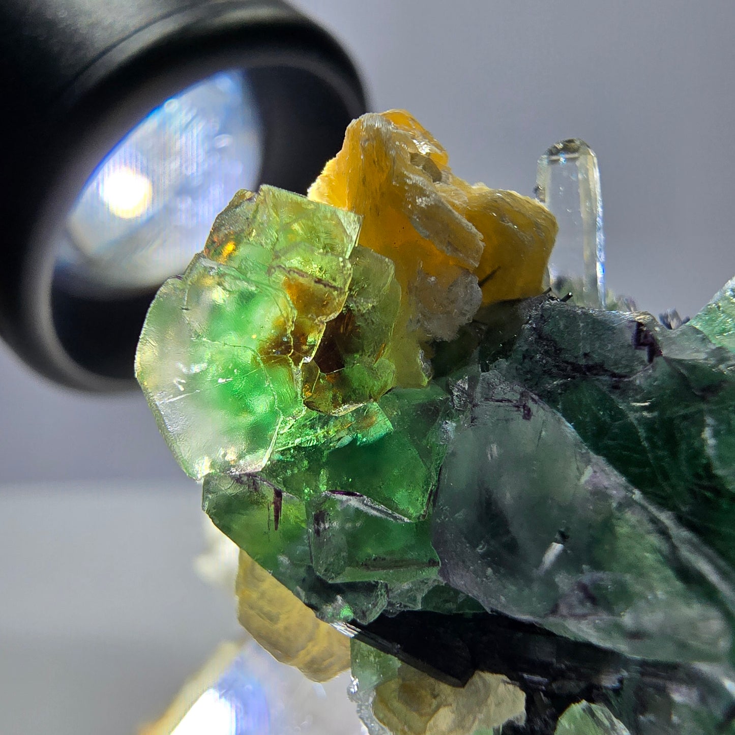 Spécimen de fluorite fantôme, tourmaline Schorl et quartz fumé, Erongo, Namibie, 30 x 22 x 22 mm 