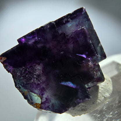 Rare spécimen de cube de fluorite fantôme, vert-violet zonal, Okorusu, Namibie, 22 x 21 x 15 mm 