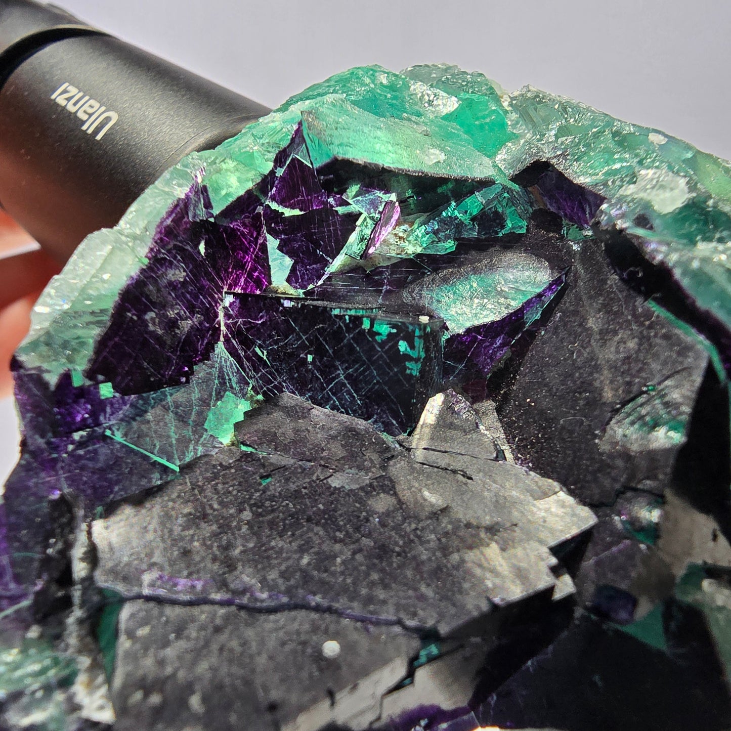 Spécimen de cube de fluorite fantôme vert violet zonal 11:11 Angel Pocket, Namibie 76*56*27mm 