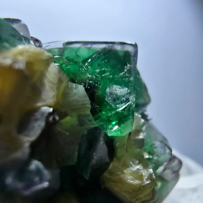 Cubes de fluorite fantôme transparente, muscovite et hyalite, spécimen d'Erongo, Namibie, 46 x 43 x 35 mm 