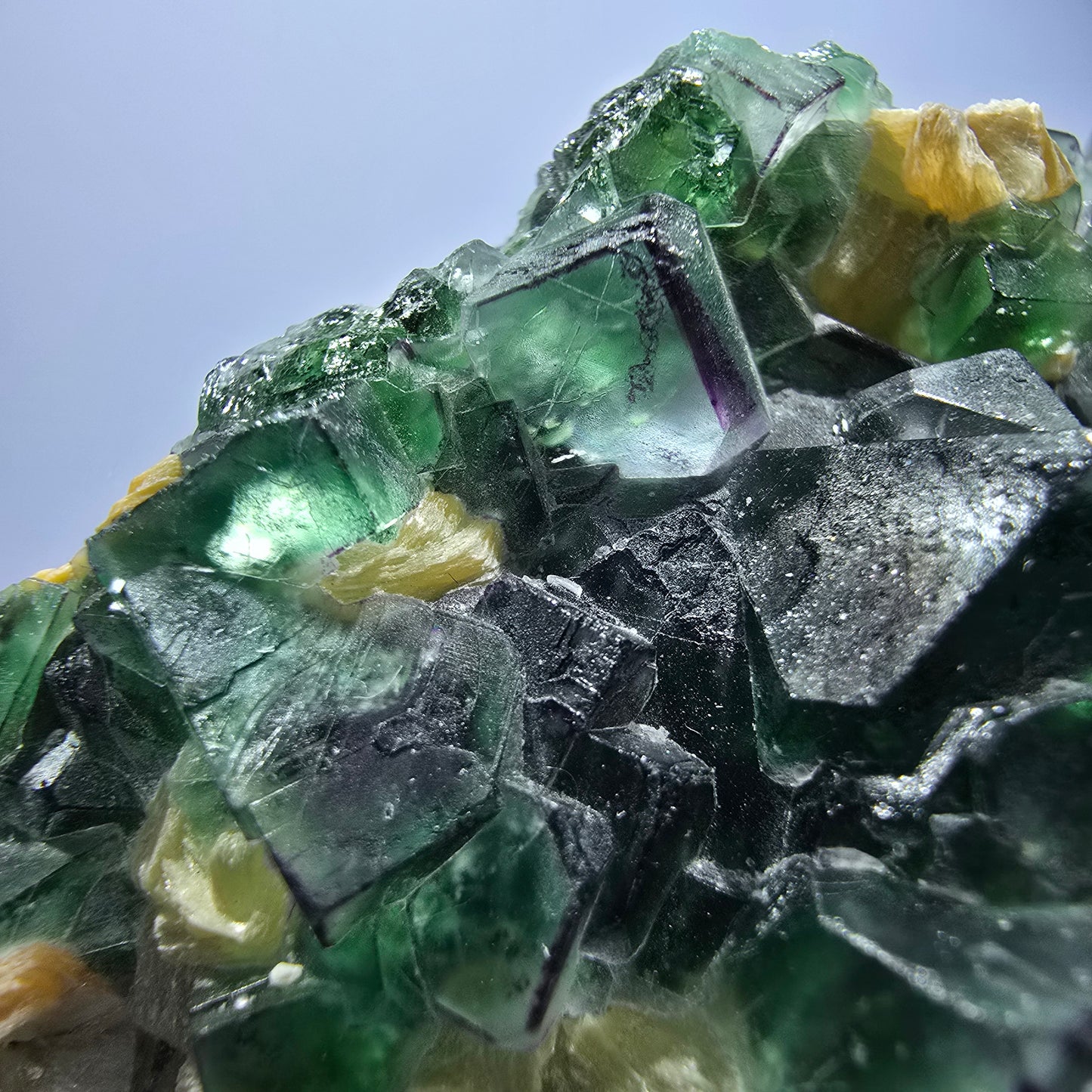 Cube de fluorite fantôme zonal, muscovite, spécimen d'hyalite, Erongo, Namibie, 90 x 72 x 53 mm 