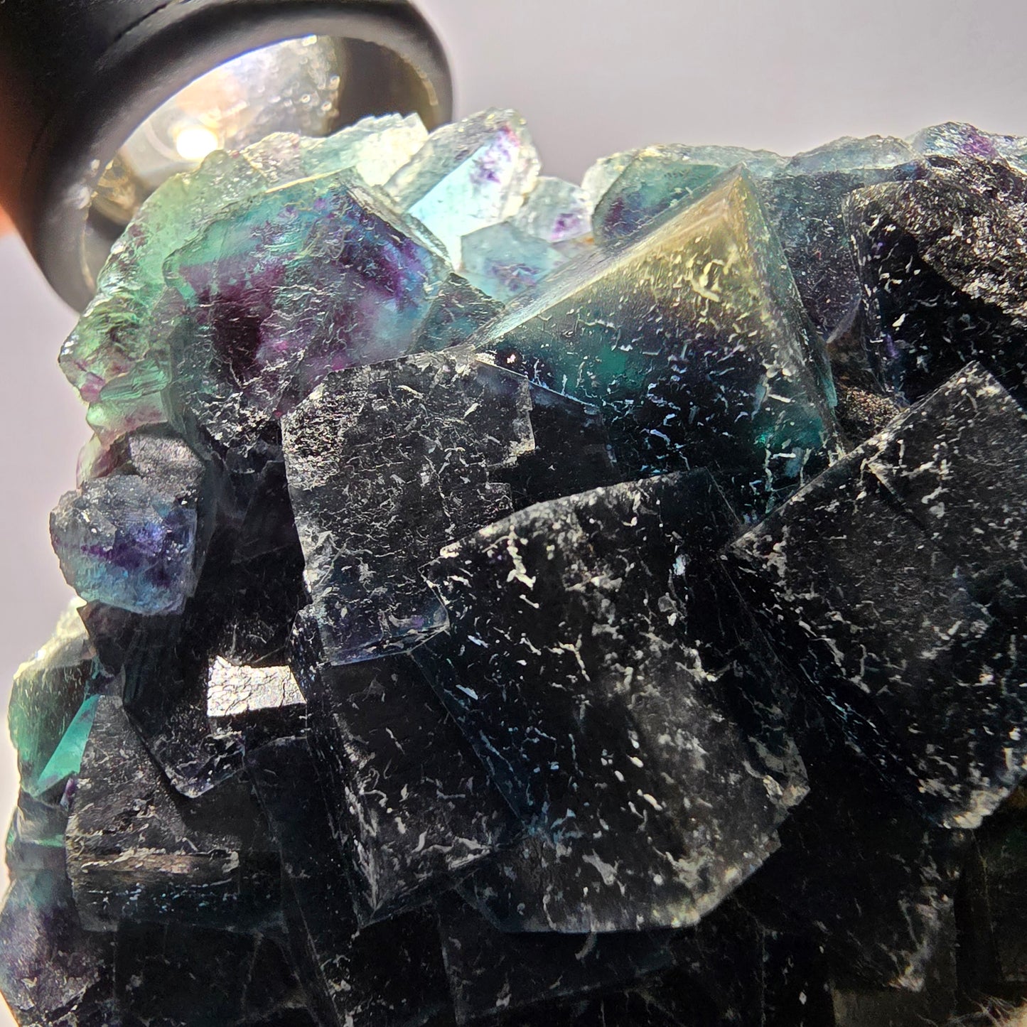 Grand spécimen de cube de fluorite fantôme, zonal – Nouvelle découverte ! Okorusu, Namibie, 105 x 79 x 31 mm 