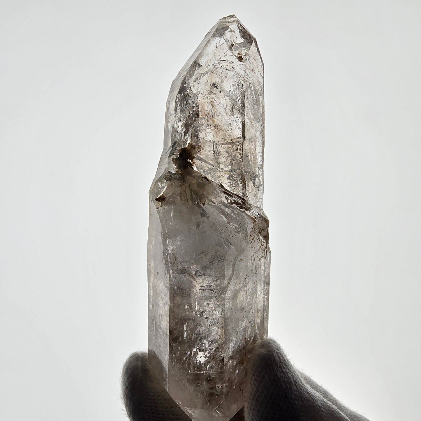 Sceptre DT en quartz fumé squelette Enhydro, poche Valentine en calcite UV, Namibie 105 x 34 x 23 mm 