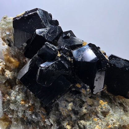 Grand spécimen de tourmaline Schorl, hyalite, quartz fumé et orthose, Erongo, Namibie, 123 x 92 x 47 mm 