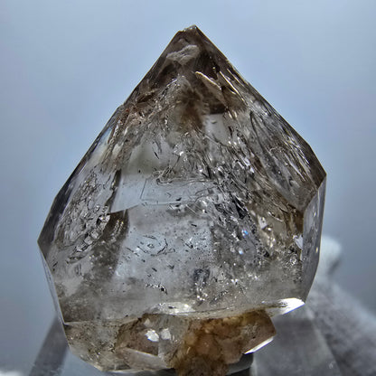 Sceptre en quartz fumé fantôme transparent, DT Point, Goboboseb, Namibie, 29 x 22 x 16 mm 