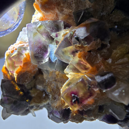 Spécimen de fluorite fantôme colorée, tourmaline scholle muscovite, Erongo, Namibie, 81 x 68 x 48 mm 