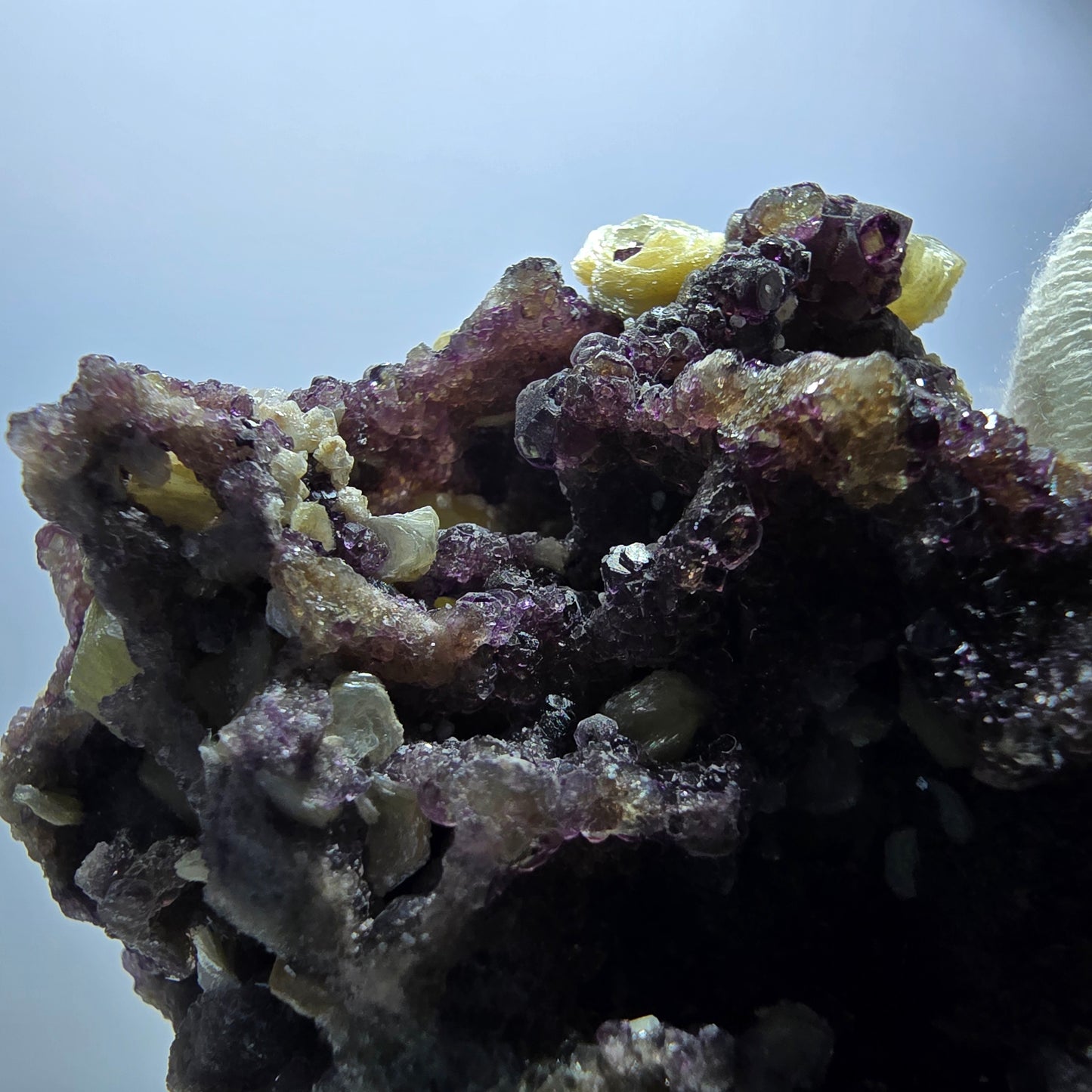 Rare spécimen de fluorite fantôme, muscovite, vert-violet, Erongo, Namibie, 82 x 56 x 49 mm 