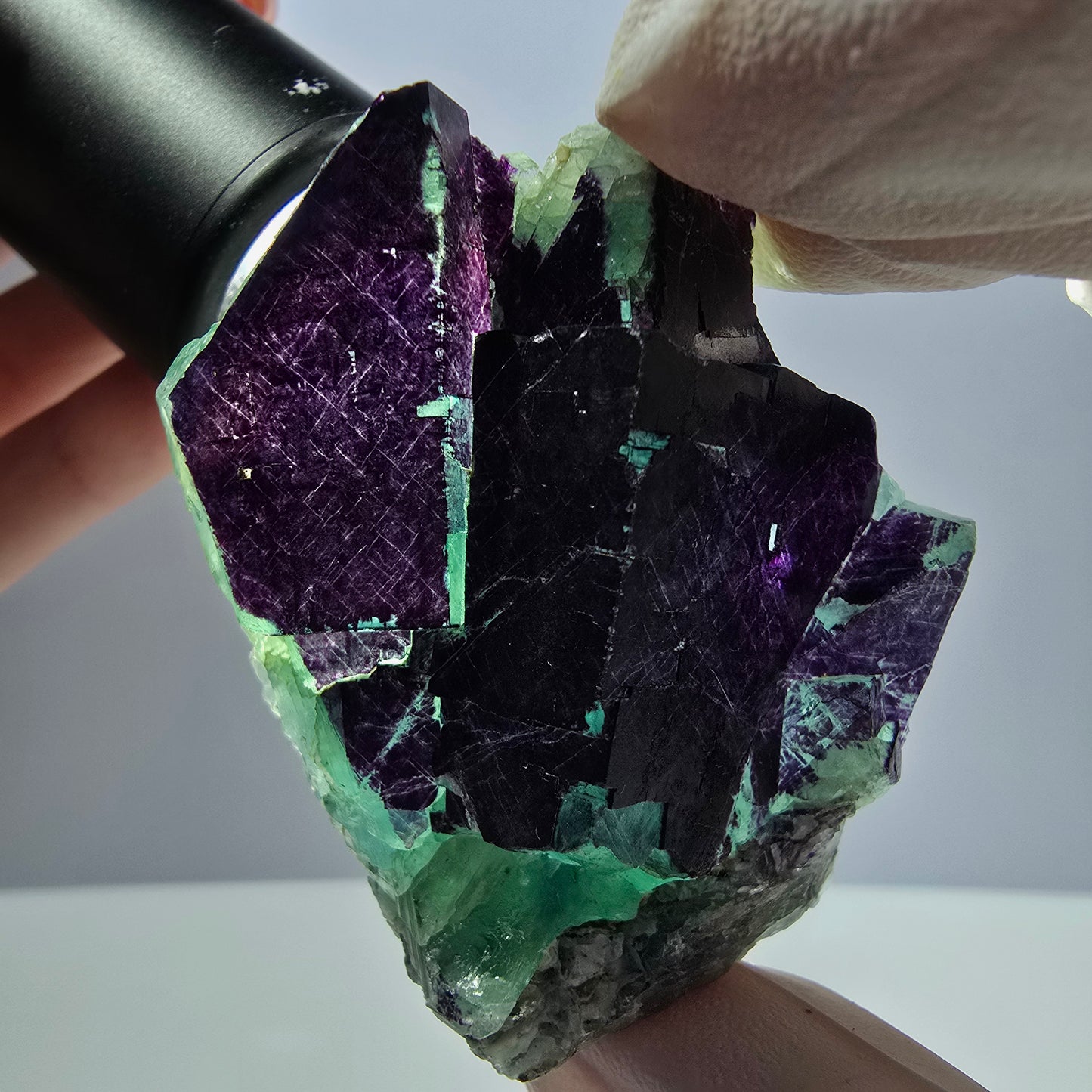 Spécimen de cube de fluorite fantôme vert violet zonal 11:11 Angel Pocket, Namibie 52*46*25mm 