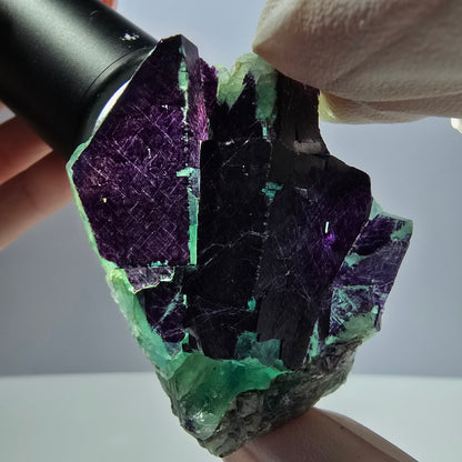 Spécimen de cube de fluorite fantôme vert violet zonal 11:11 Angel Pocket, Namibie 52*46*25mm 