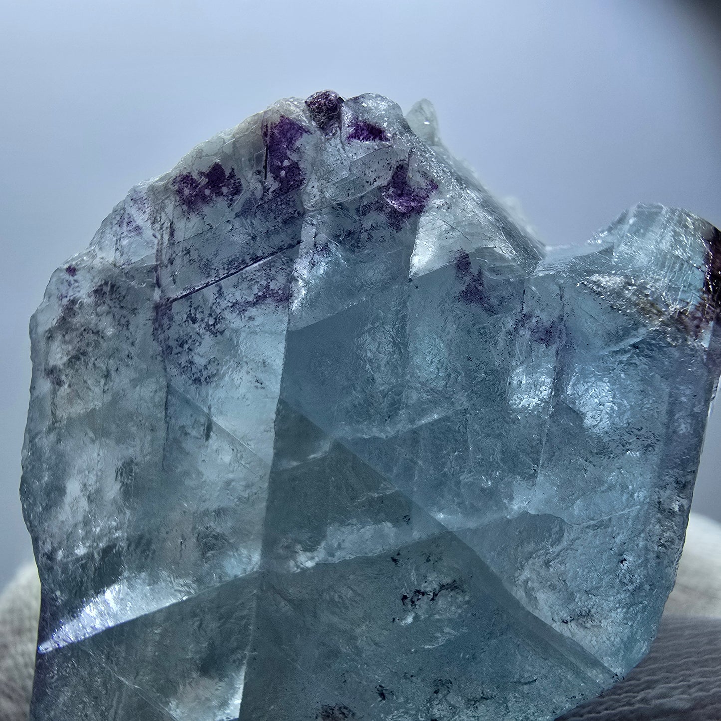 Spécimen rare de fluorite fantôme, zonal, vert violet bleu Erongo, Namibie 75*47*32mm 