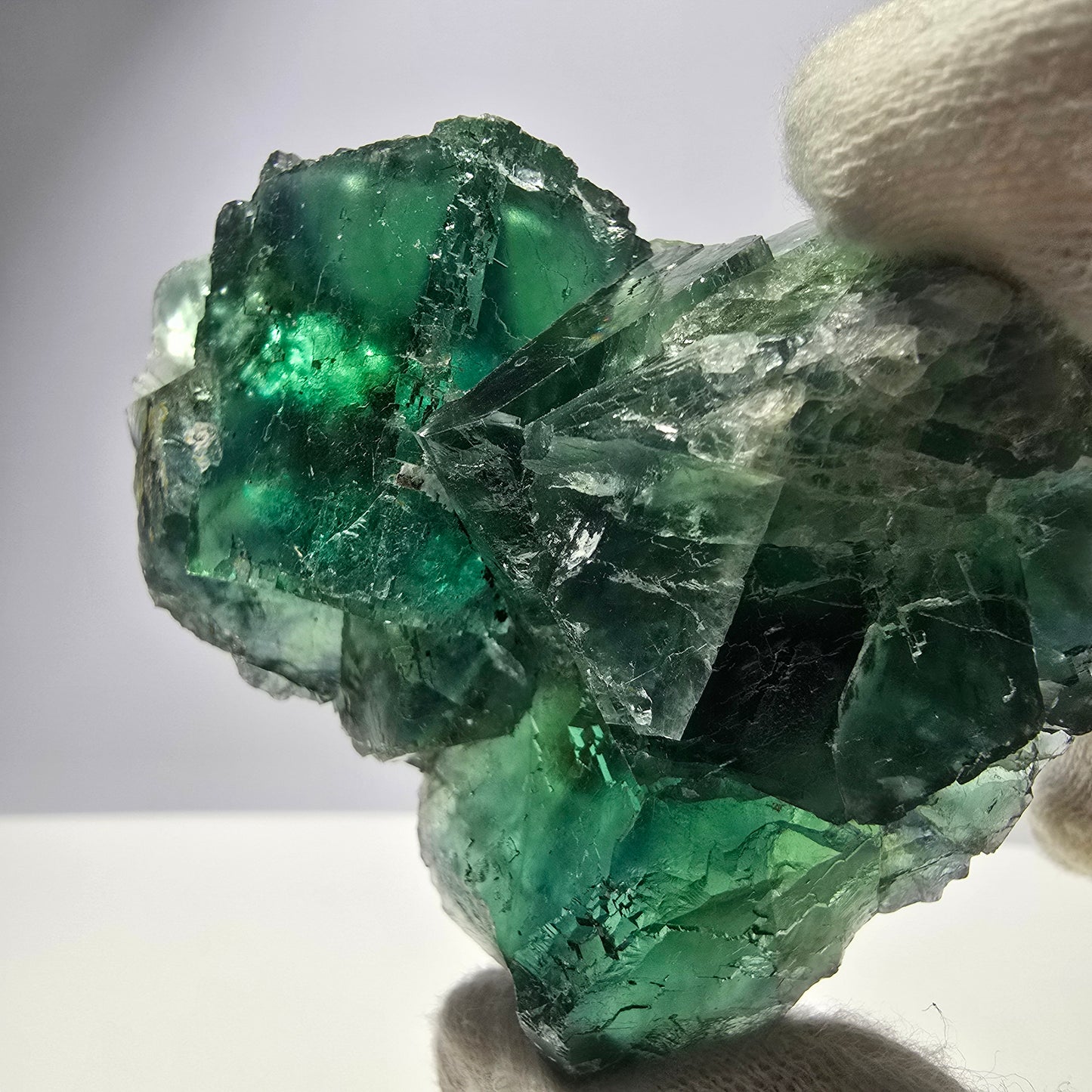 Grand spécimen de cube de fluorite fantôme, parqueté vert Okorusu, Namibie, 85 x 61 x 34 mm 