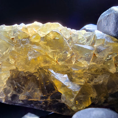 Honey Pocket Phantom Fluorite stage jaune violet Okorusu Namibie 49*27*11mm collection