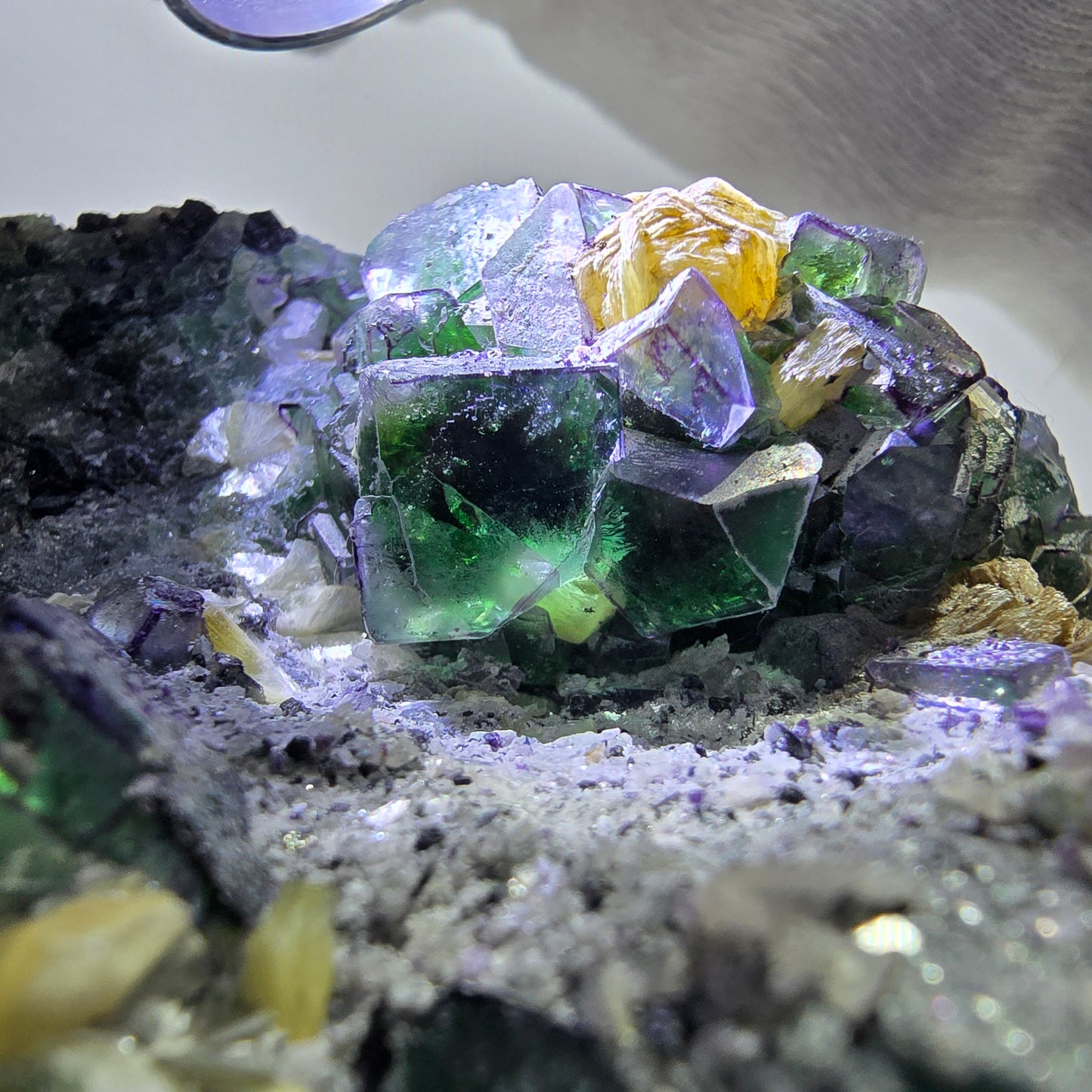 Fluorite fantôme XL, muscovite, hyalite, quartz fumé, tourmaline Schörl, Erongo, Namibie, 107 x 105 x 67 mm 