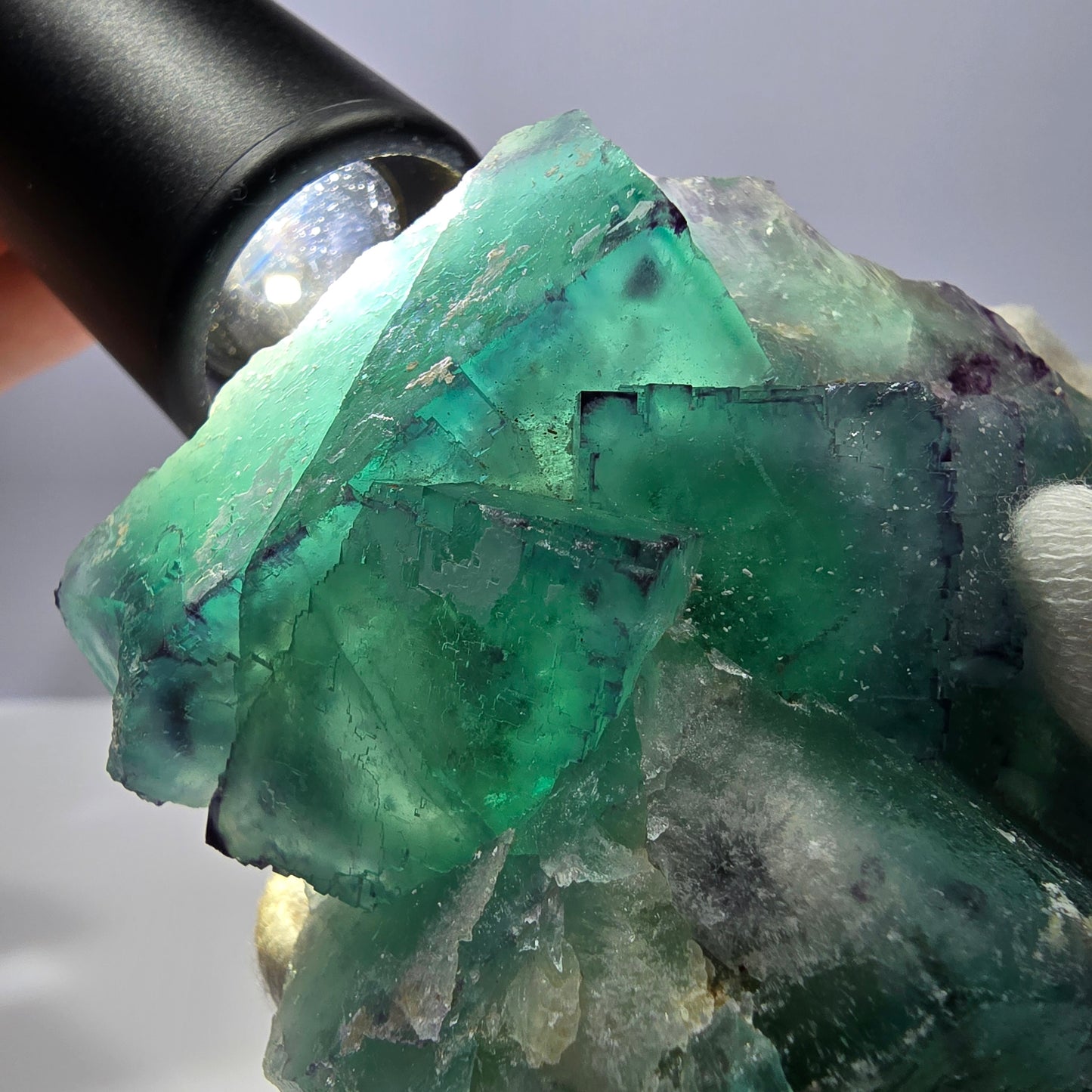 Grand spécimen de cube de fluorite fantôme, parqueté zonal Okorusu Namibie 78*76*33mm 