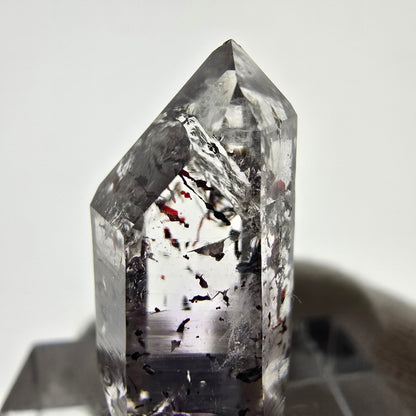 Mine d'améthyste Harlequin Phantom Point Streep, Goboboseb, Namibie, 25 x 10 x 10 mm 