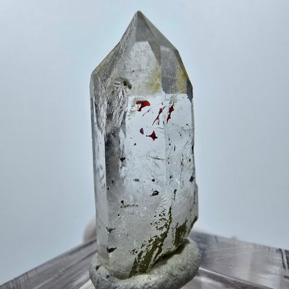 Quartz clair Harlequin Point Streep Mine, Goboboseb, Namibie 28 x 11 x 10 mm 