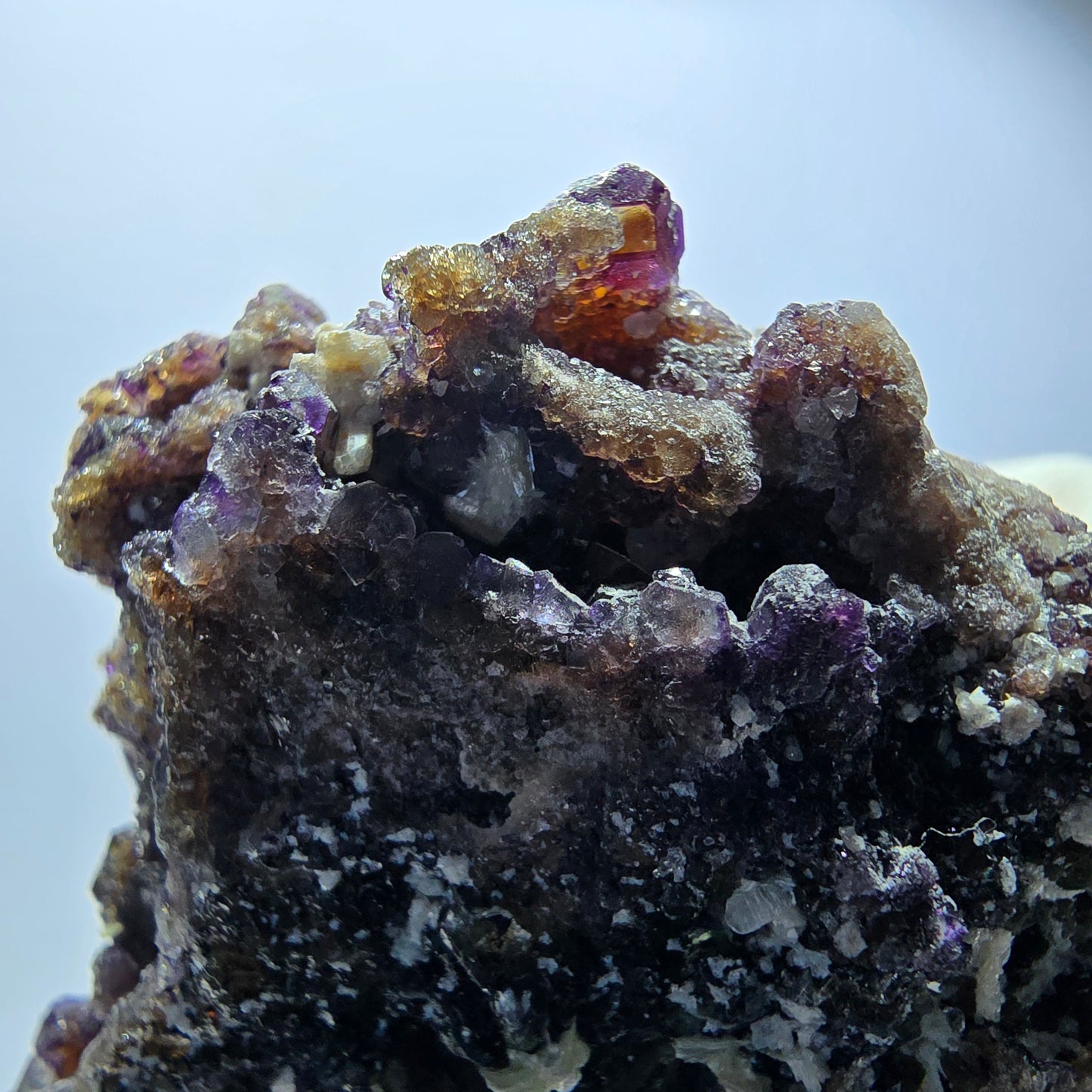 Spécimen rare de fluorite fantôme, hyalite et muscovite, Erongo, Namibie, 71 x 58 x 23 mm 