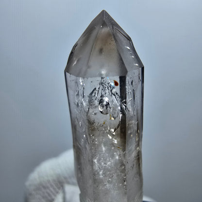Quartz fumé fantôme transparent DT Scepter Point Goboboseb, Namibie 39 x 11 x 8 mm 