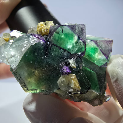 Cube de fluorite fantôme, zonal, muscovite, spécimen de tourmaline Schorl, Erongo, Namibie, 39 x 28 x 22 mm 