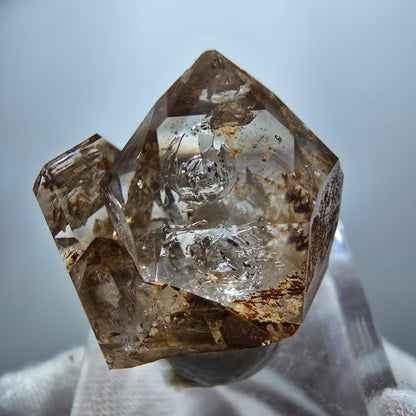 Amas de quartz fumé fantôme transparent DT Sceptre Goboboseb, Namibie 27 x 23 x 15 mm 