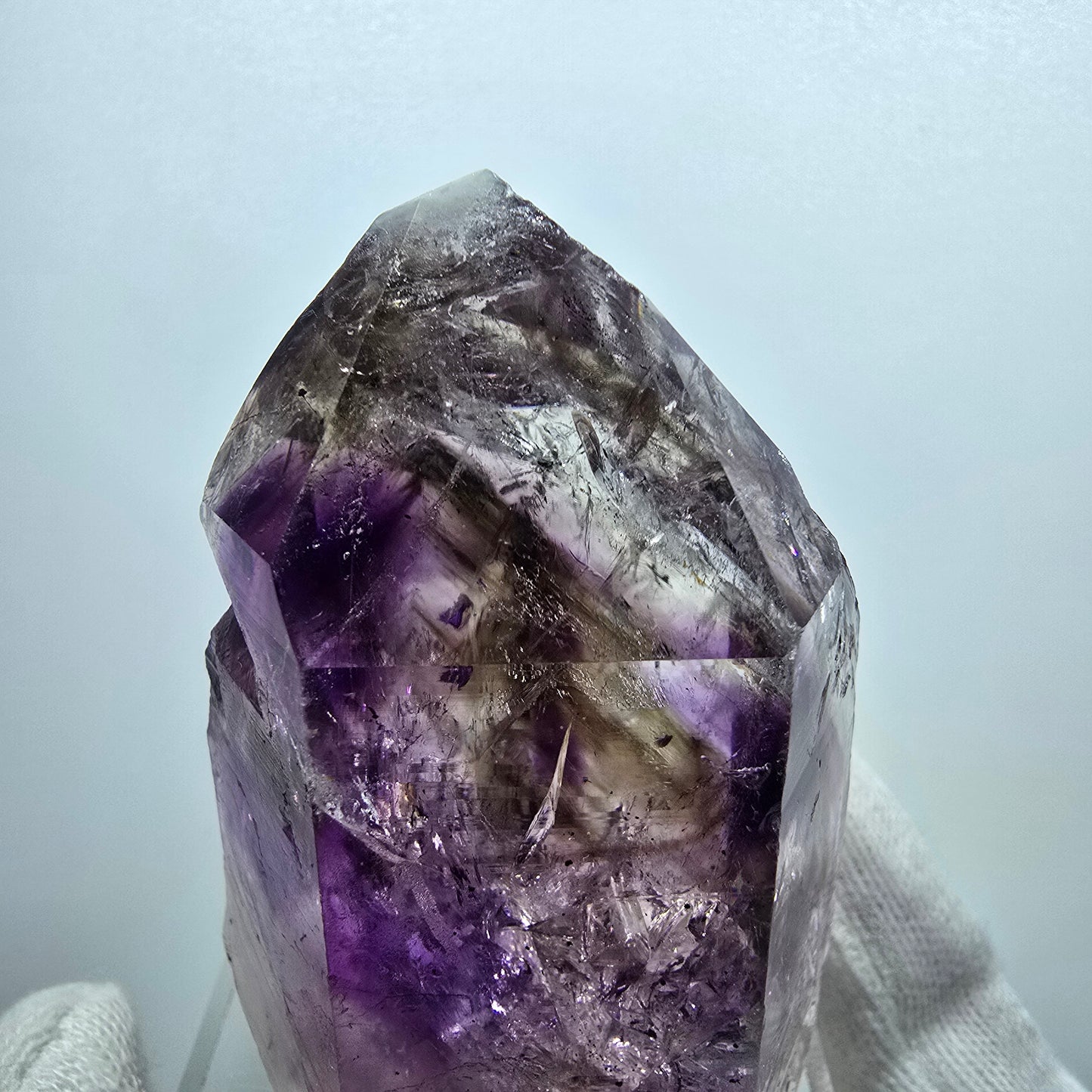 Großer Phantom Amethyst mit Hämatit Streep Mine, Goboboseb, Namibia 63*44*33mm