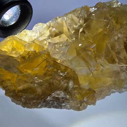 Grand spécimen de cube de fluorite fantôme, poche jaune miel, Okorusu, Namibie, 124 x 48 x 26 mm 