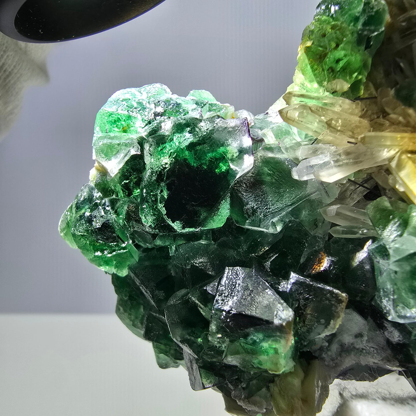 Fluorite fantôme XL, muscovite, hyalite, quartz fumé, tourmaline Schörl, Erongo, Namibie, 134 x 100 x 77 mm 