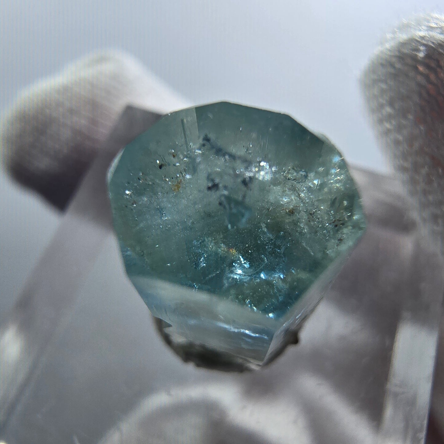 Cristal d'aigue-marine X clair rare Erongo, Namibie 17*10*7mm 