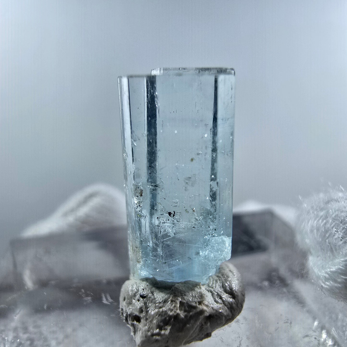 Cristal d'aigue-marine X clair rare Erongo, Namibie 15*7*7mm 