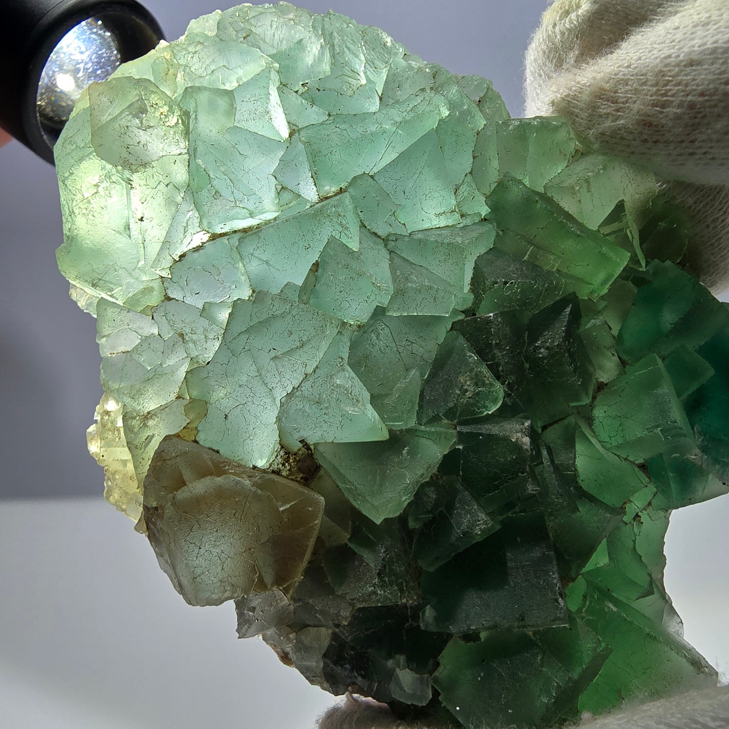 Grand cube de fluorite fantôme étagé, vert Okorusu Namibie 100*74*22mm 