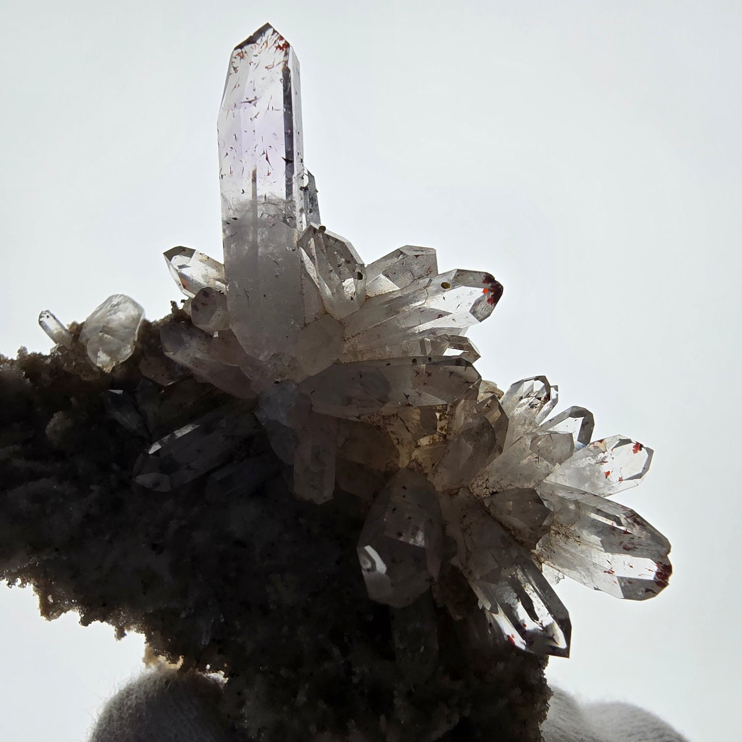 Quartz fumé Harlequin, spécimen de calcite UV, poche Valentine Goboboseb, Namibie, 79 x 63 x 34 mm 