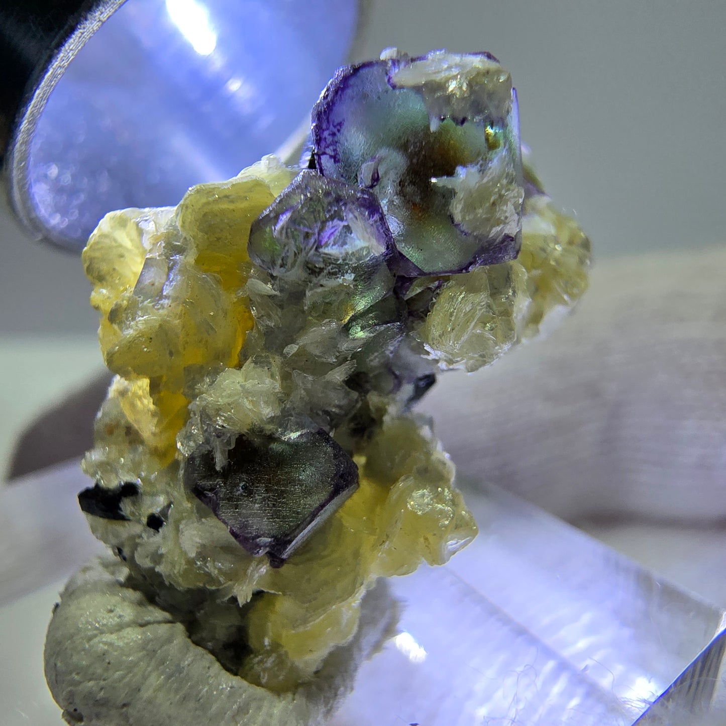 Cubes de fluorite fantôme colorés, muscovite, tourmaline Schorl, hyalite Erongo, Namibie 23 x 15 x 16 mm 