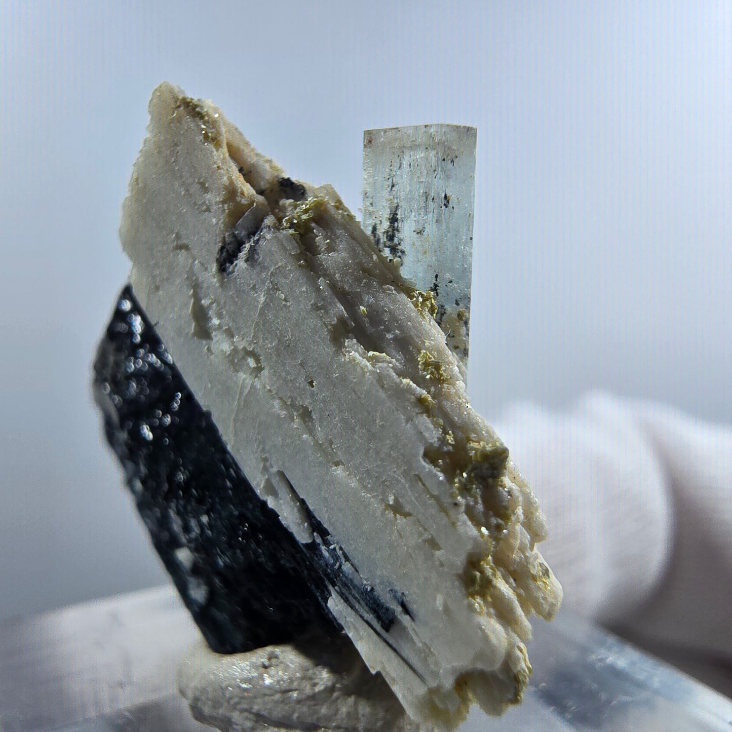 Aigue-marine de Setlene, tourmaline de Schörl, stade orthose Erongo, Namibie 27*25*17 mm 