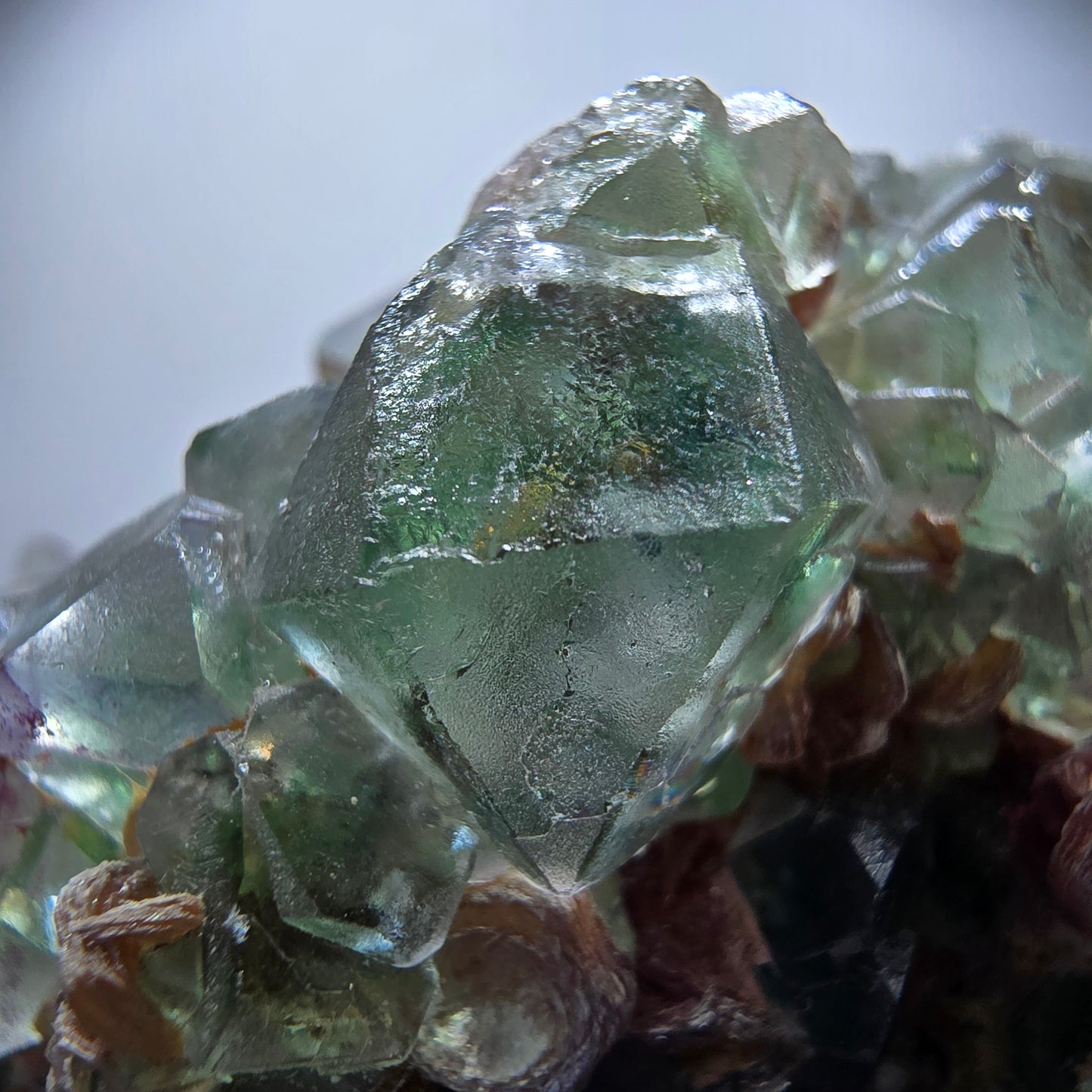 Phantom Fluorit Würfel, Hyalit, Muskovit (UV) Stufe Erongo, Namibia 70*63*36mm