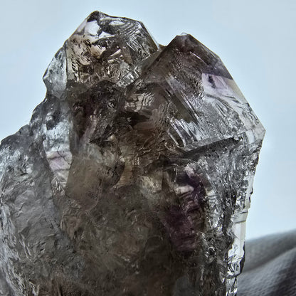 Sceptre fantôme squelette en quartz fumé DT, poche Saint-Valentin en calcite UV, Namibie 82 x 38 x 26 mm 