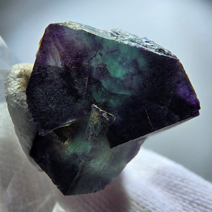 Spécimen rare de cube de fluorite fantôme, vert zonal et violet, Okorusu, Namibie, 29 x 23 x 20 mm 