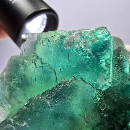 Rare spécimen de cube de fluorite fantôme, parqueté vert Okorusu, Namibie, 77 x 73 x 27 mm 