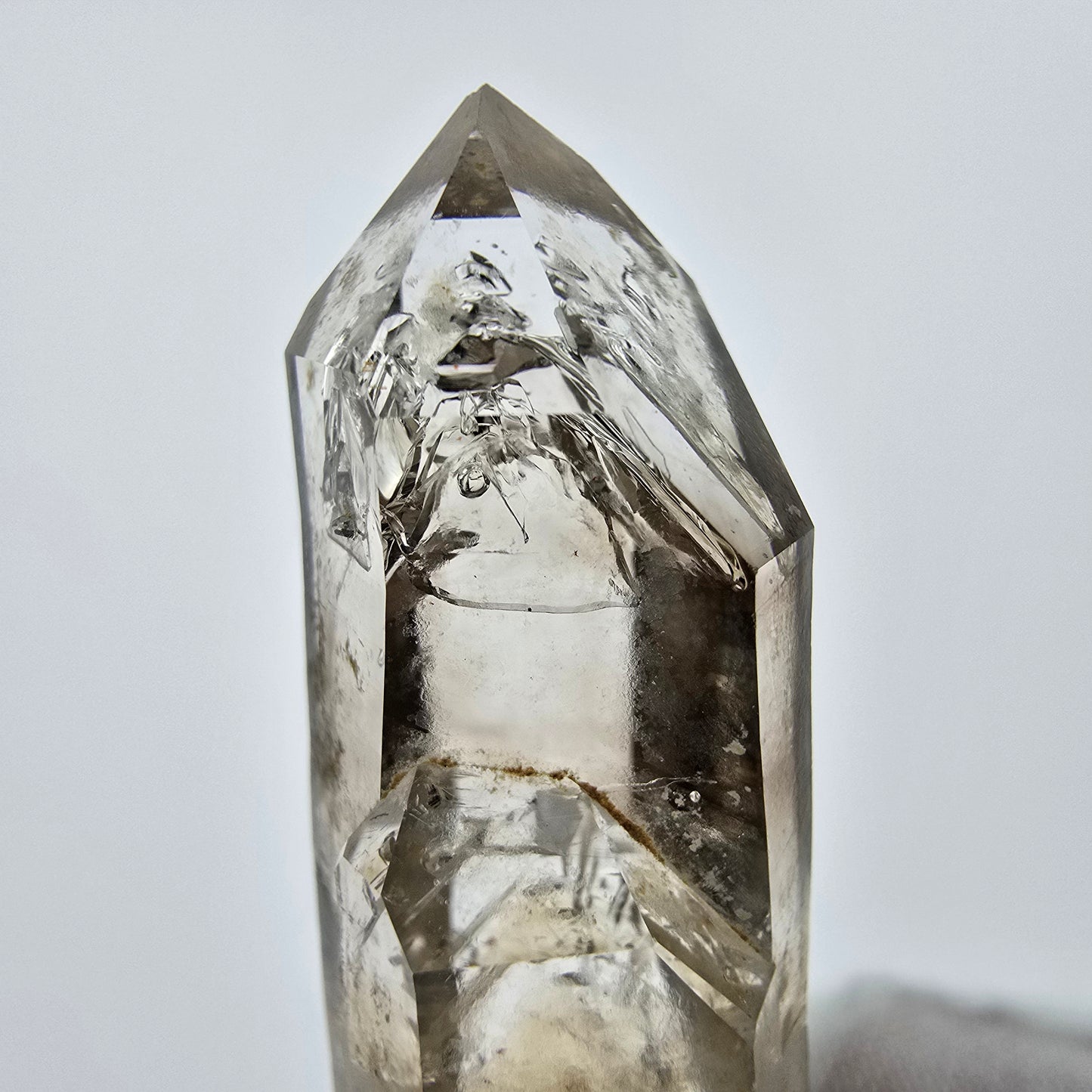 Enhydro Phantom Quartz fumé Sceptre Tip 1x Bubble Goboboseb, Namibie 48*14*12mm 