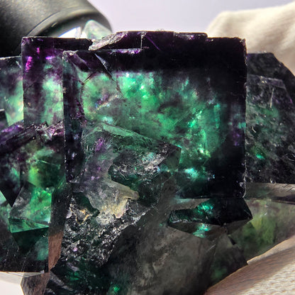Rare spécimen de cube de fluorite fantôme, parqueté zonal Okorusu Namibie 70*51*43mm 