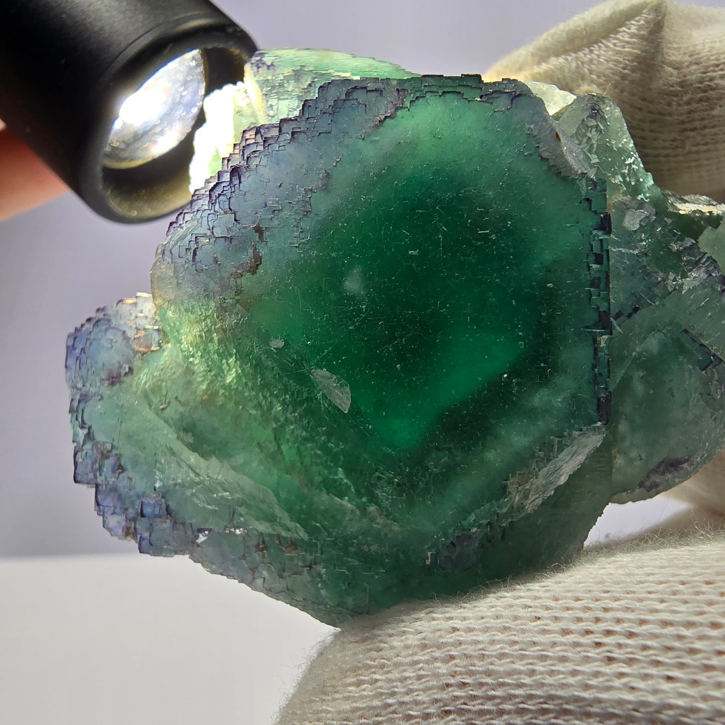 Grand spécimen de cube de fluorite fantôme, parqueté zonal Okorusu Namibie 69*58*33mm 
