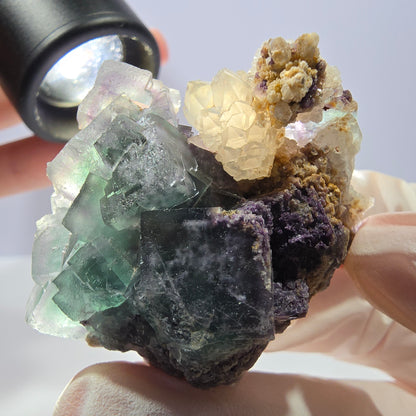 Rare cube de fluorite fantôme, spécimen de quartz vert violet Okorusu Namibie 42*41*24mm 