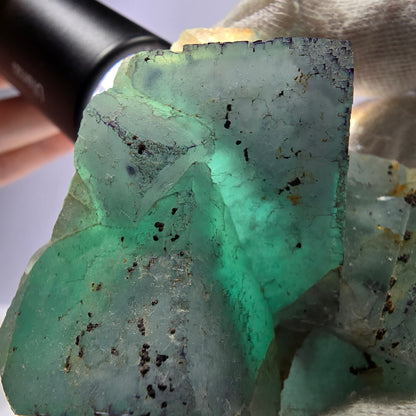 Grand spécimen de cube de fluorite fantôme, parqueté zonal Okorusu Namibie 74*68*36mm 
