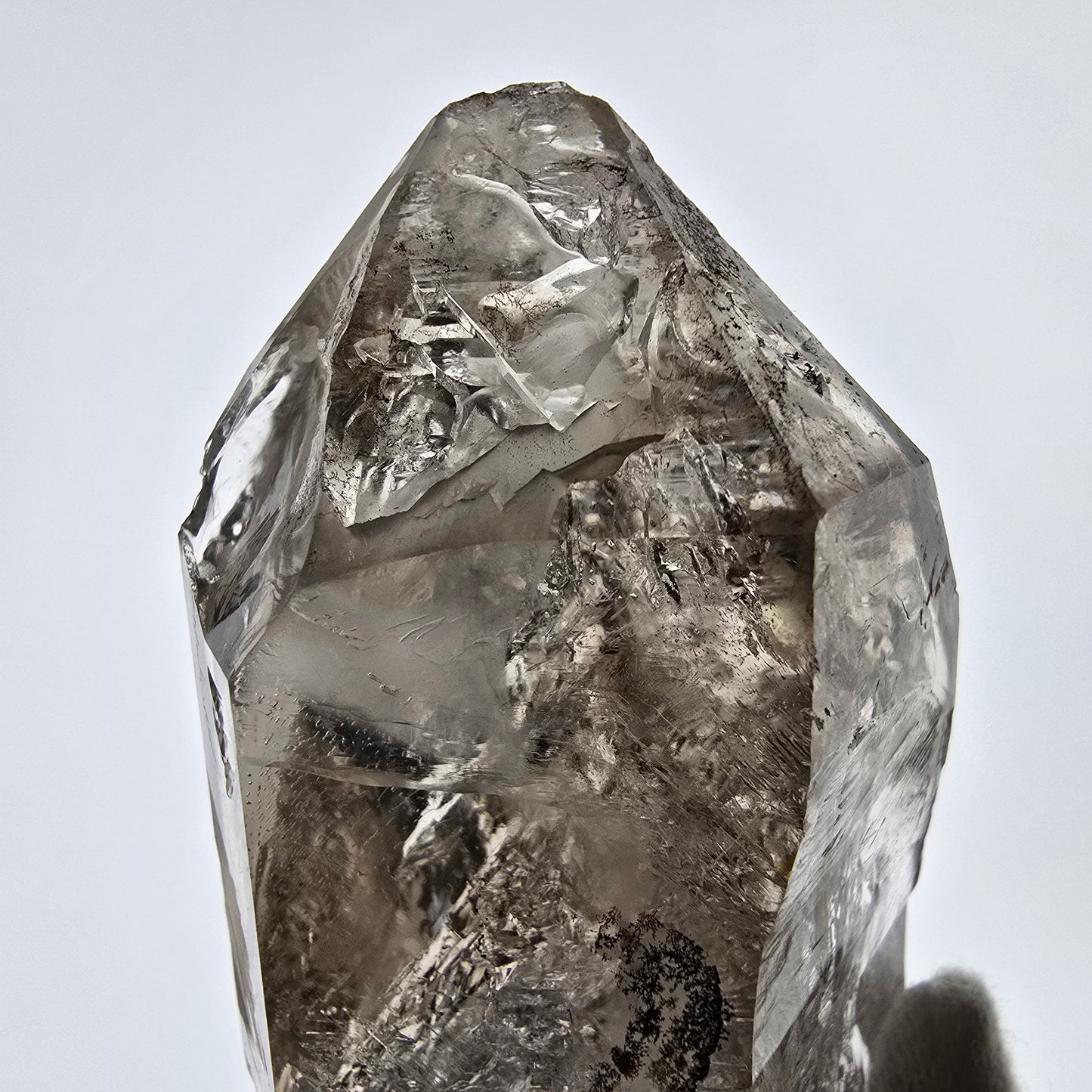 Sceptre fantôme squelette en quartz fumé DT, poche Saint-Valentin en calcite UV, Namibie 89 x 47 x 32 mm 